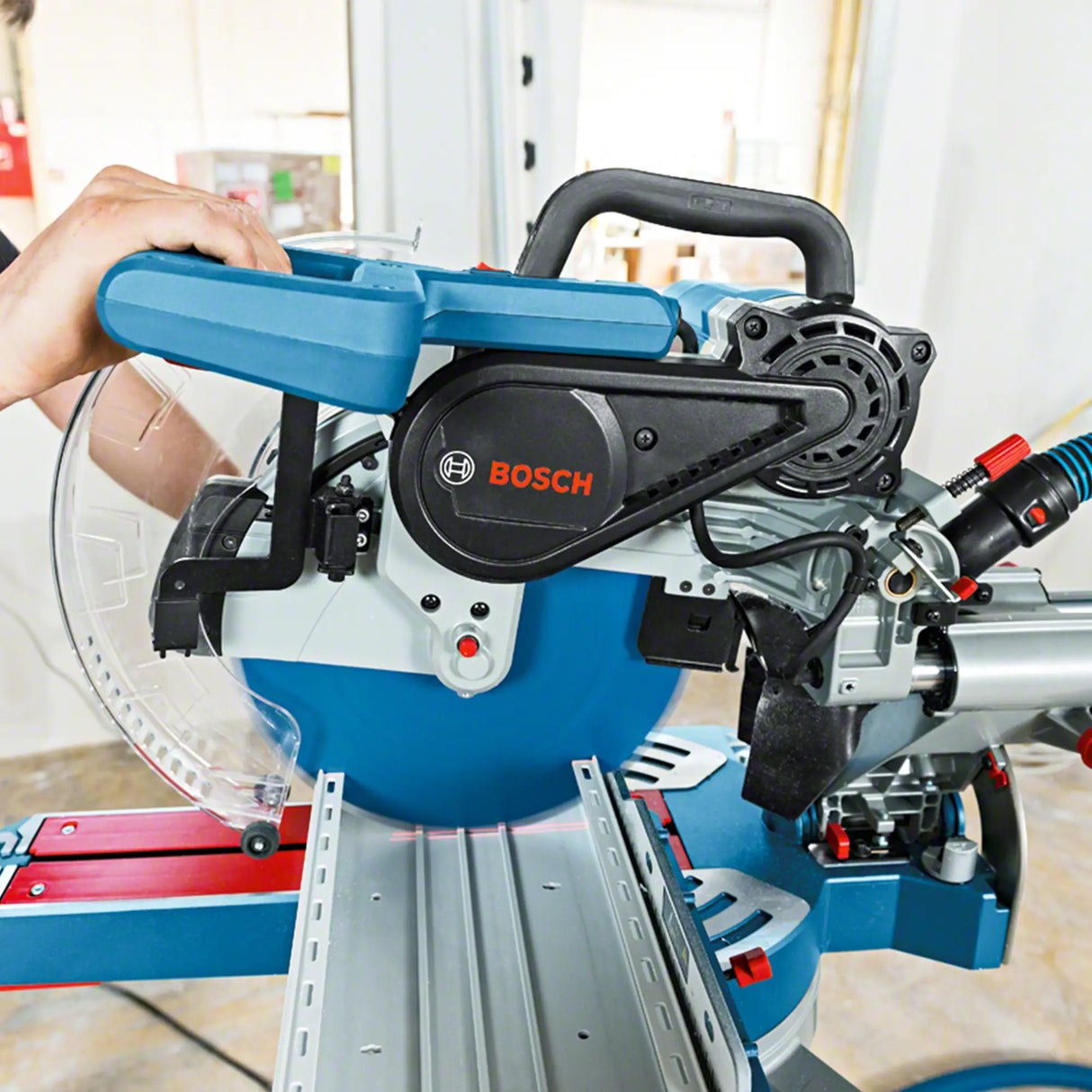 Mașină de tăiere radială Bosch GCM 12 SDE