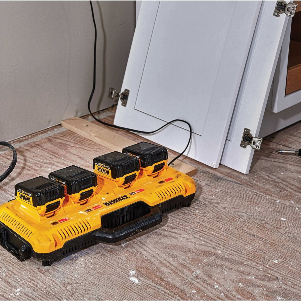 DCB104-QW - Încărcător de baterii Dewalt DCB104-QW 8Ah - Imaginea 10