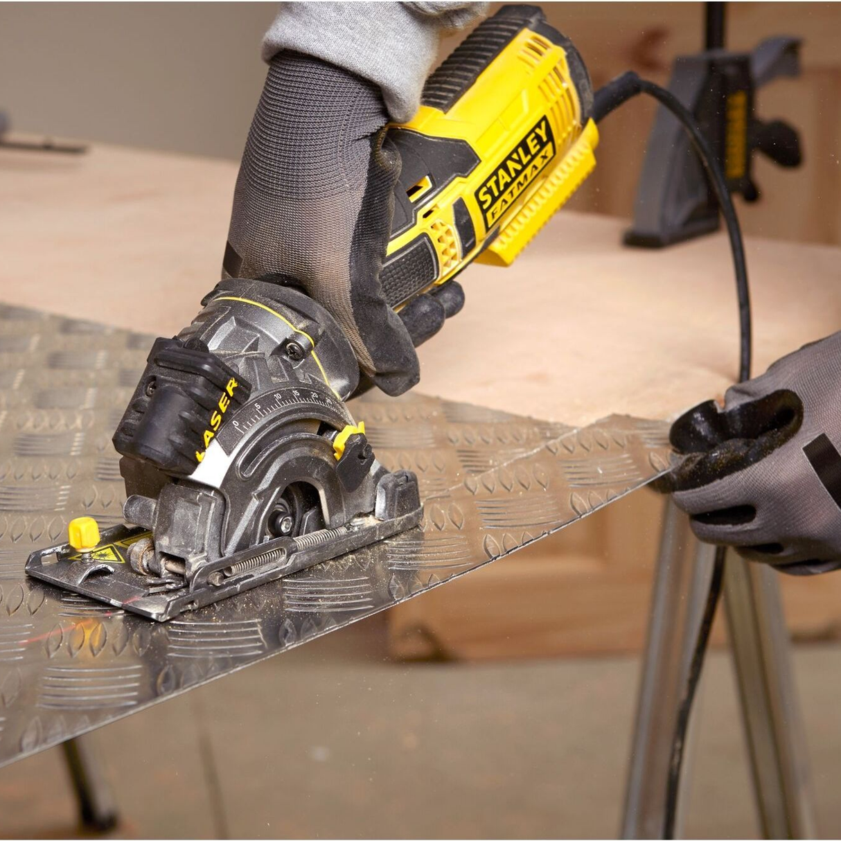 FME380K-QS - Mini ferăstrău circular Stanley FatMax FME380K 650W - Imaginea 9
