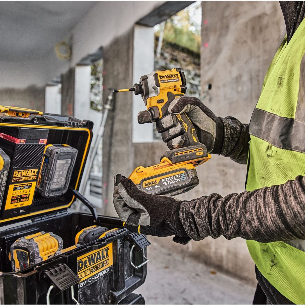DWST83471-QW - Încărcător dual pentru baterii Dewalt DWST83471-QW ToughSystem 2.0 - Imaginea 10