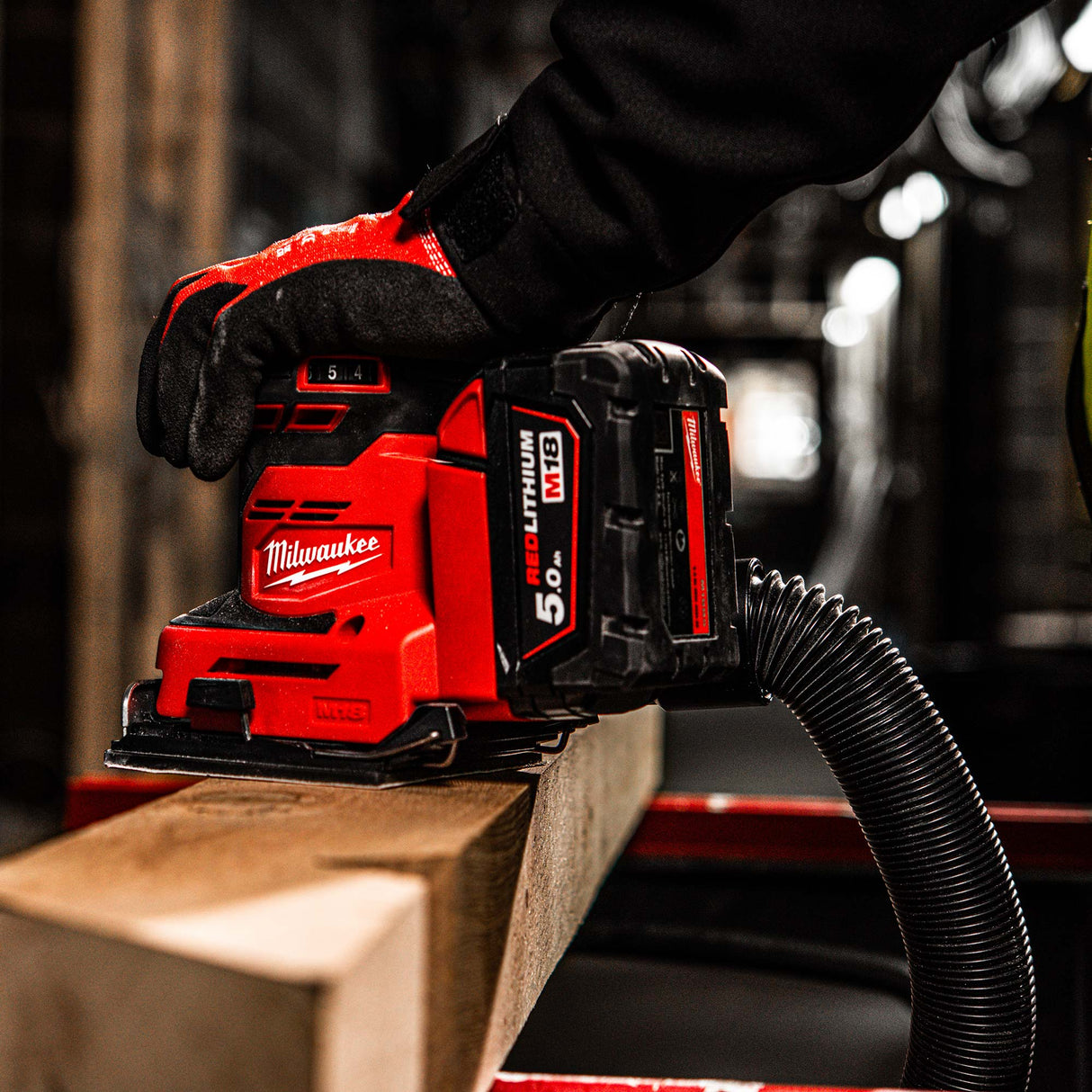 Levigatrice Milwaukee M18 BQSS-502B 18V 5Ah