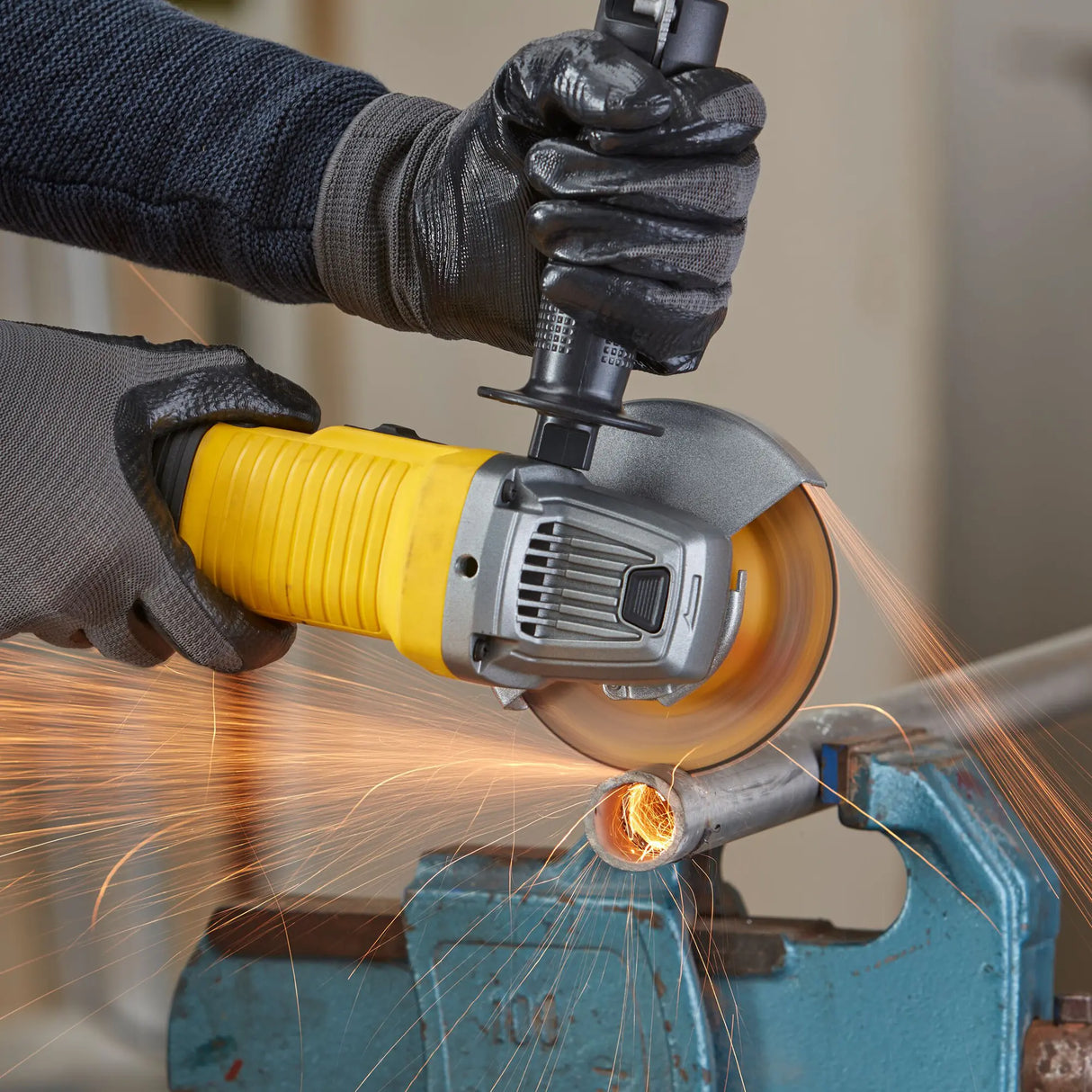 Polizor unghiular Stanley FMEG210-QS 850W