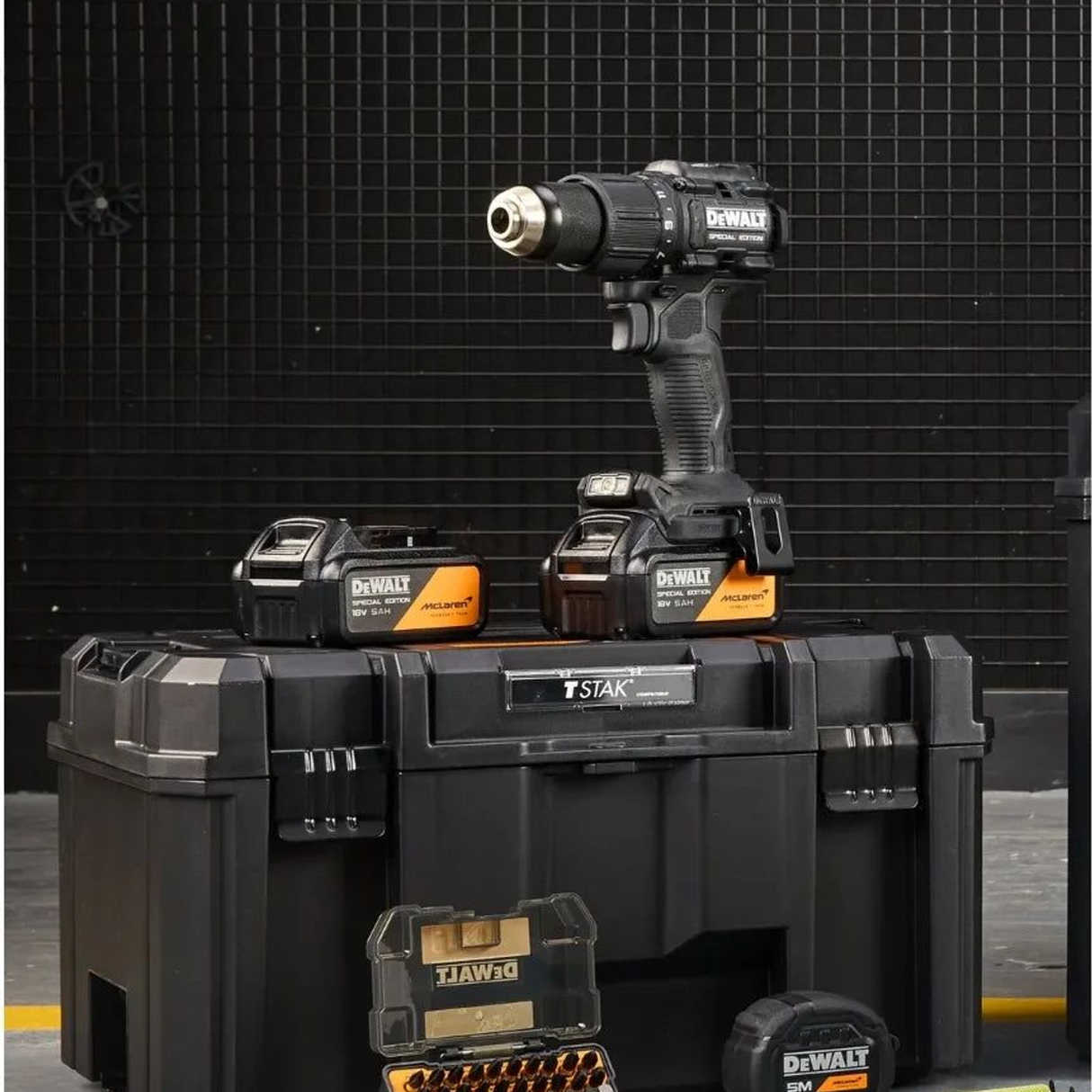 DCD86MP2KT-QW - Mașină de găurit cu impact DeWalt DCD86MP2KT-QW McLaren Ediție Specială 18V 5Ah - Imaginea 8