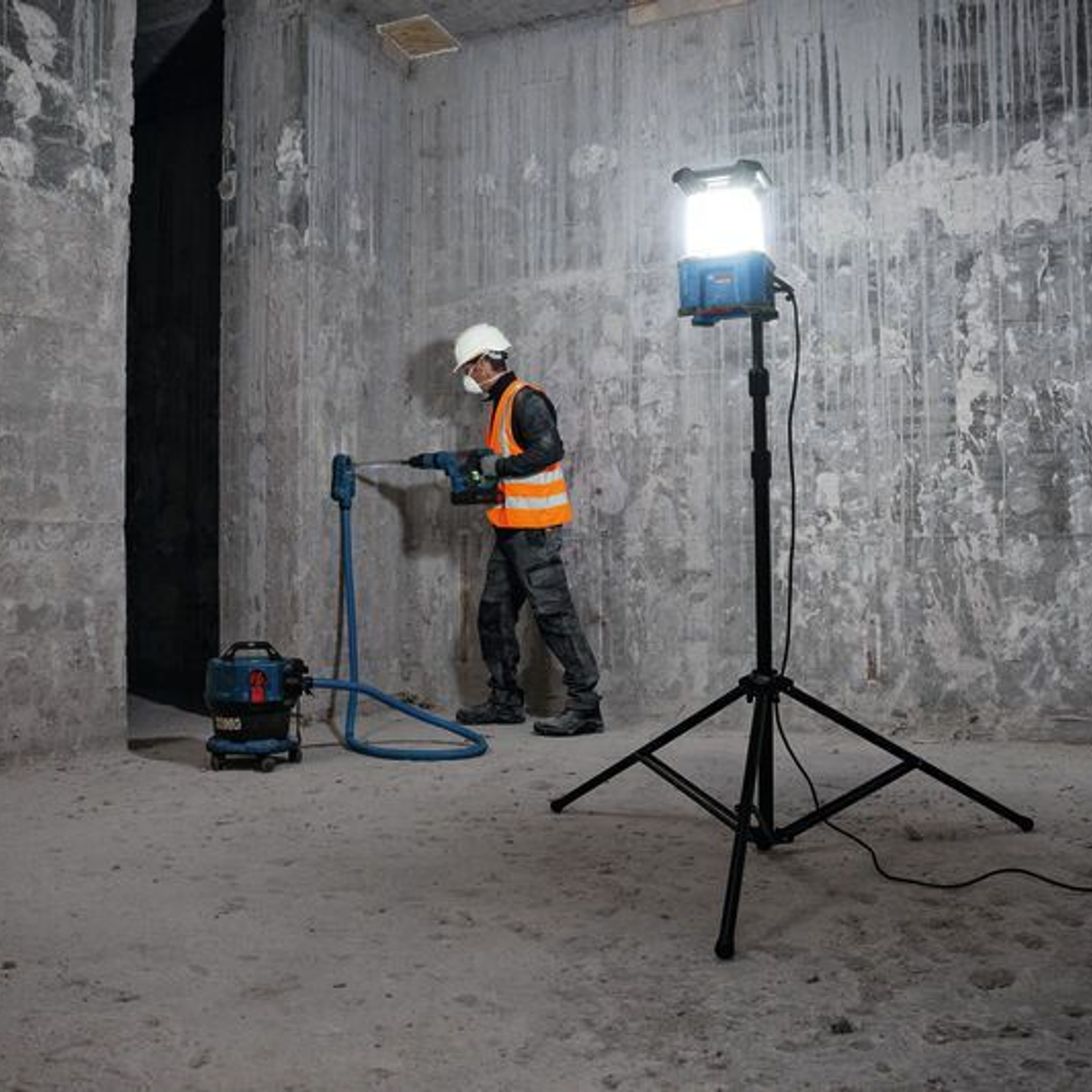 06014A5000 - Lampă de șantier Bosch GLA 18VH-7500 PRO 18V - Imaginea 24