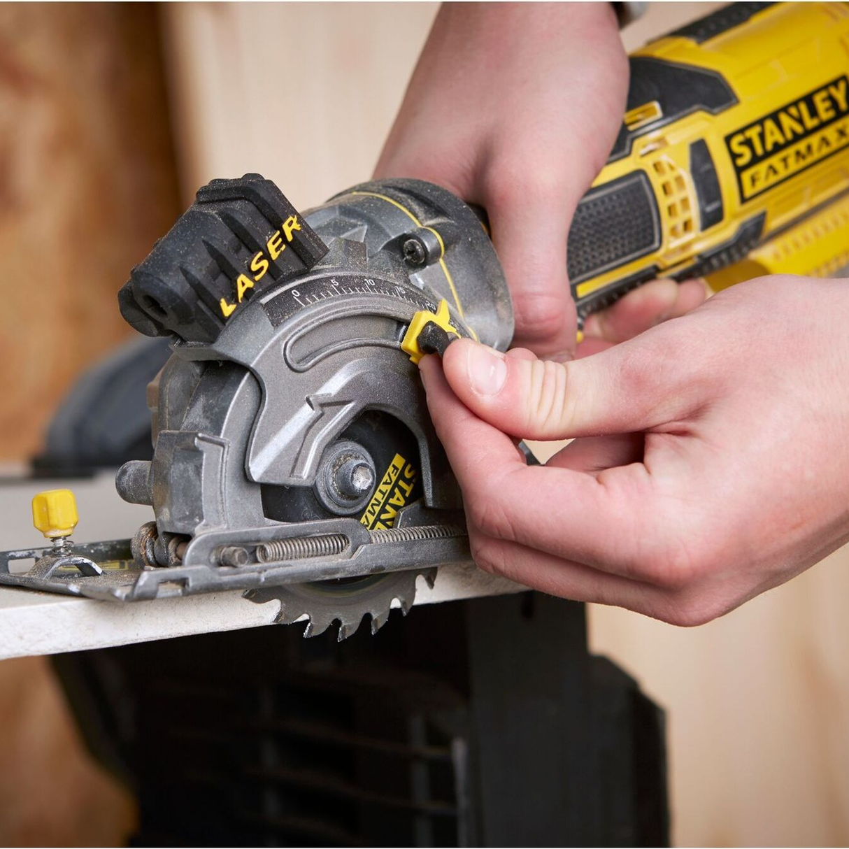 FME380K-QS - Mini ferăstrău circular Stanley FatMax FME380K 650W - Imaginea 6